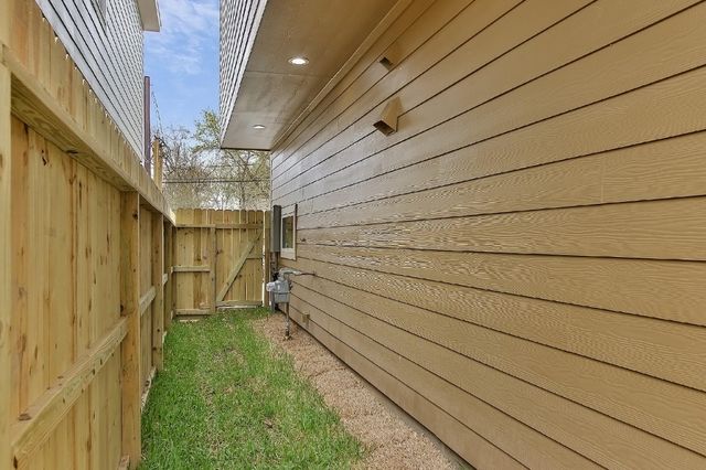 1043 Marcolin, Houston, TX 77088