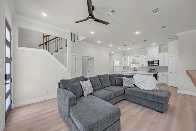5511 Black Pine Circle, Granbury, TX 76048