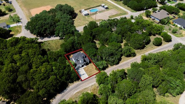5511 Black Pine Circle, Granbury, TX 76048