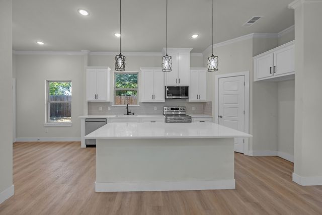 5511 Black Pine Circle, Granbury, TX 76048