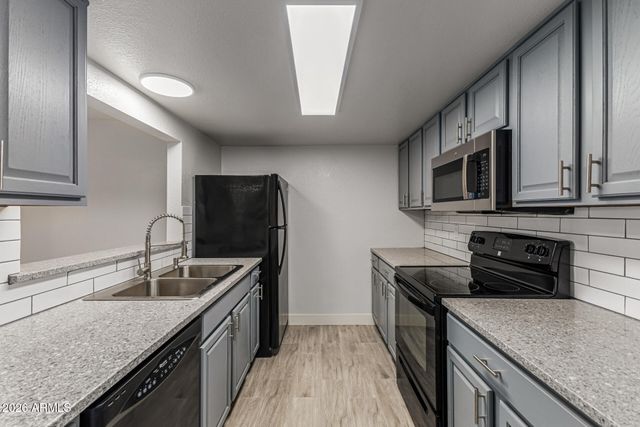 240 S OLD LITCHFIELD Road 122, Litchfield Park, AZ 85340