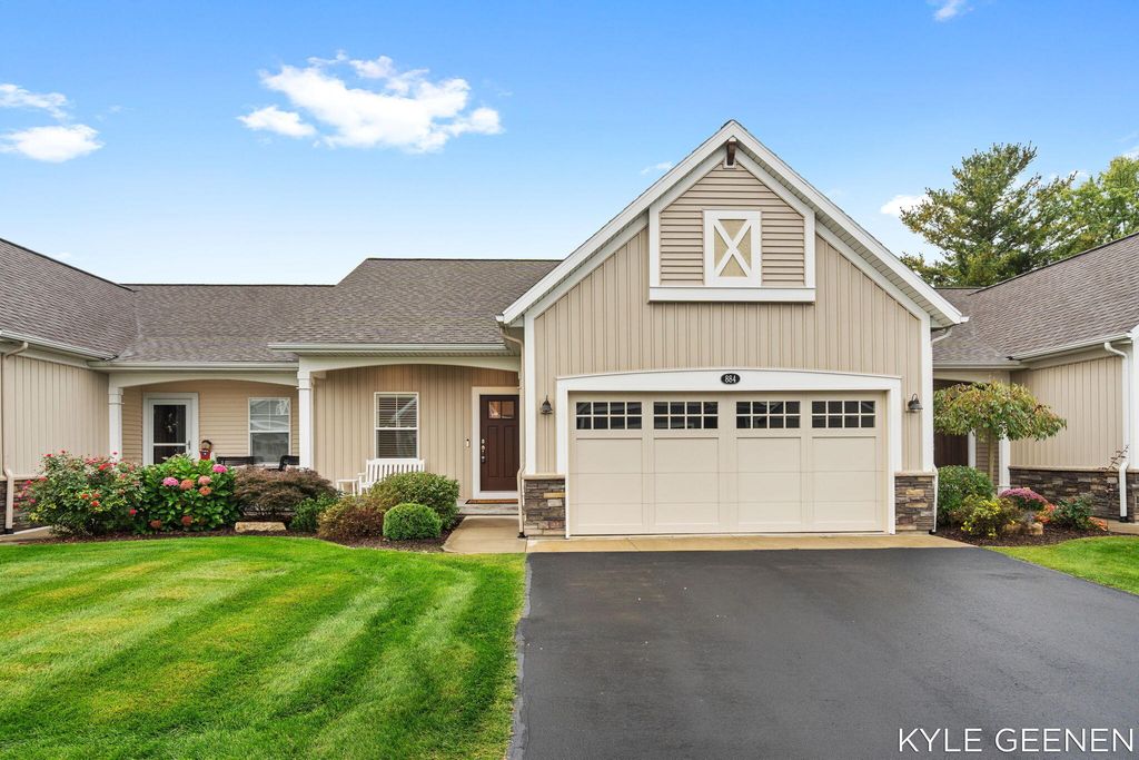 884 S Center Park Drive Sw 7, Byron Twp, MI 49315