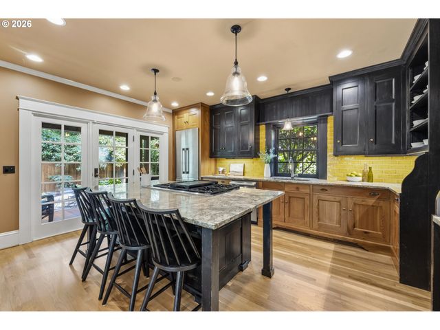 2537 Ne 18TH Ave, Portland, OR 97212