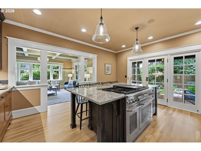 2537 Ne 18TH Ave, Portland, OR 97212