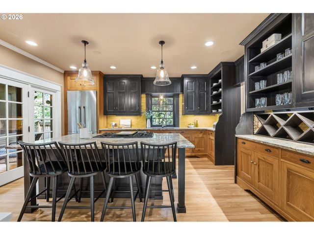 2537 Ne 18TH Ave, Portland, OR 97212