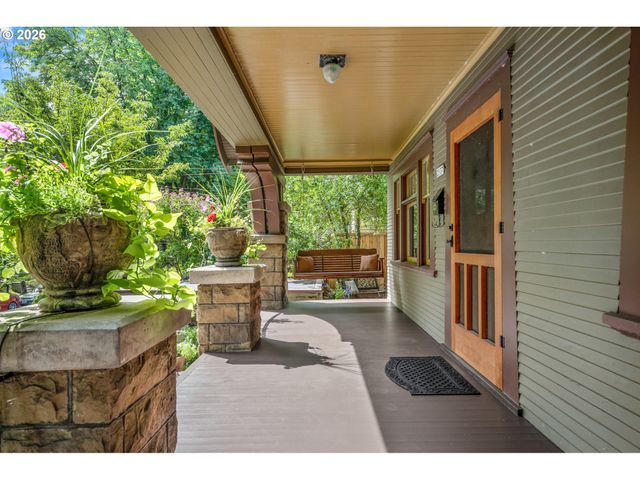 2537 Ne 18TH Ave, Portland, OR 97212