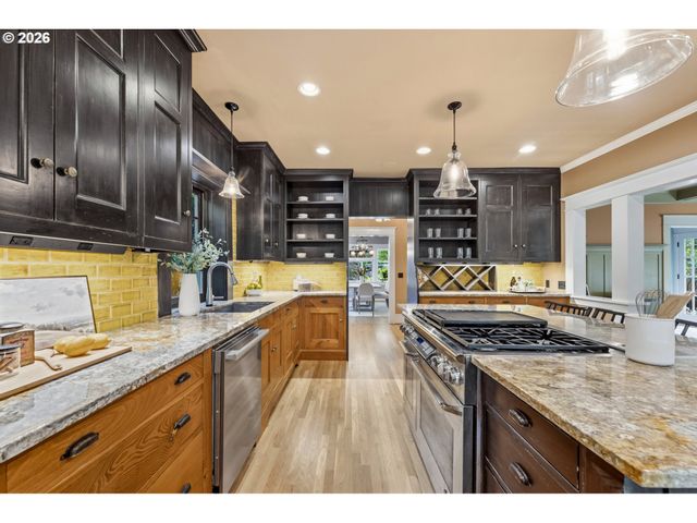 2537 Ne 18TH Ave, Portland, OR 97212