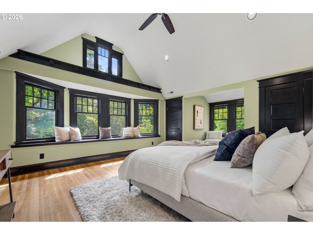 2537 Ne 18TH Ave, Portland, OR 97212