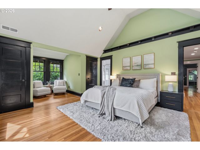 2537 Ne 18TH Ave, Portland, OR 97212