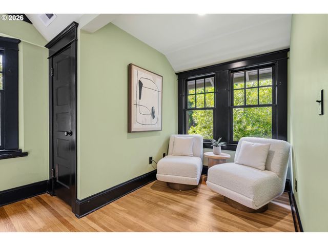 2537 Ne 18TH Ave, Portland, OR 97212
