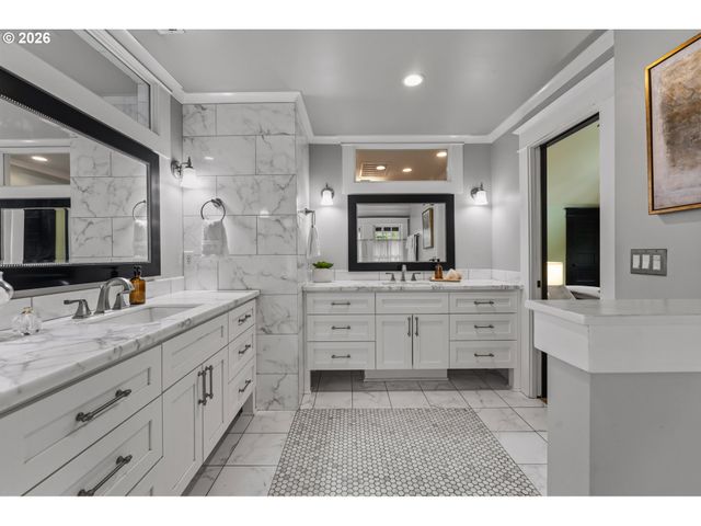 2537 Ne 18TH Ave, Portland, OR 97212