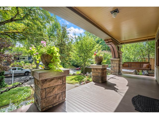 2537 Ne 18TH Ave, Portland, OR 97212