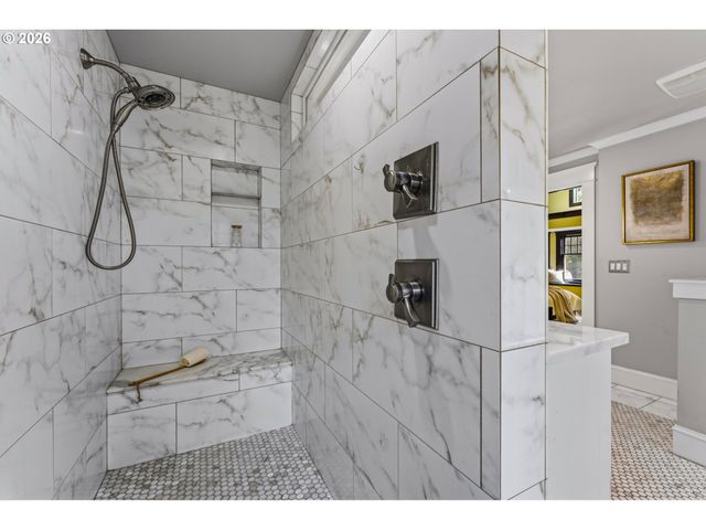 2537 Ne 18TH Ave, Portland, OR 97212