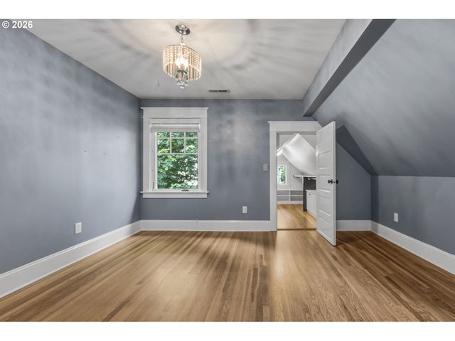 2537 Ne 18TH Ave, Portland, OR 97212
