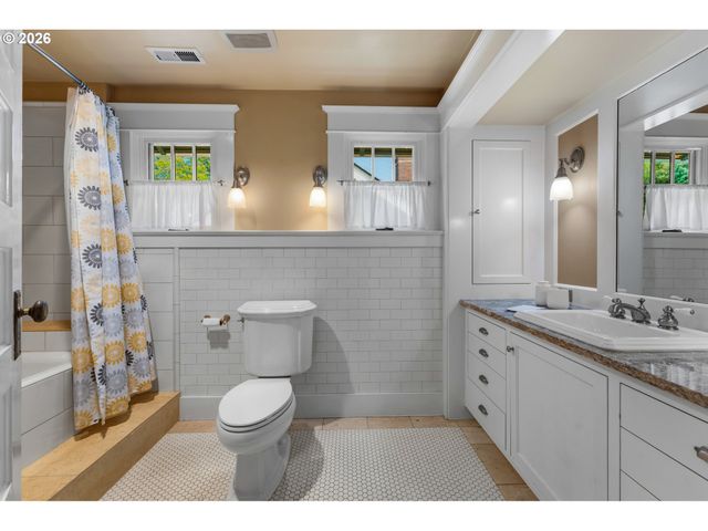 2537 Ne 18TH Ave, Portland, OR 97212