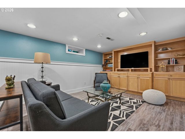 2537 Ne 18TH Ave, Portland, OR 97212