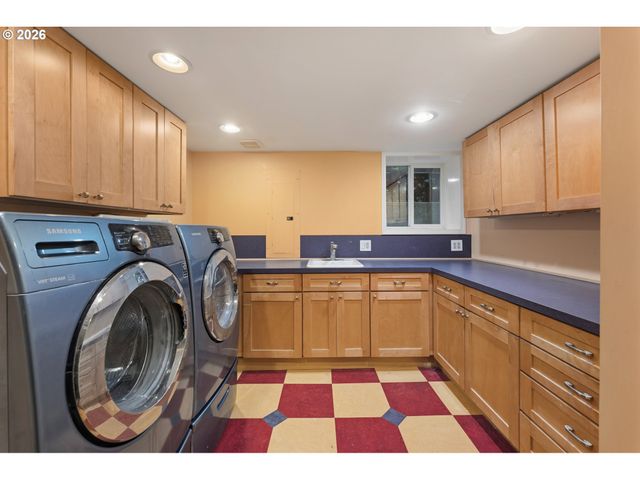 2537 Ne 18TH Ave, Portland, OR 97212