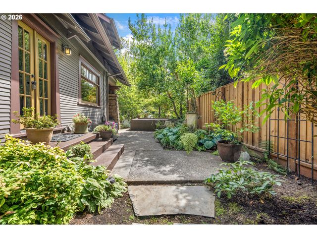 2537 Ne 18TH Ave, Portland, OR 97212