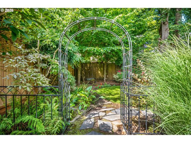 2537 Ne 18TH Ave, Portland, OR 97212