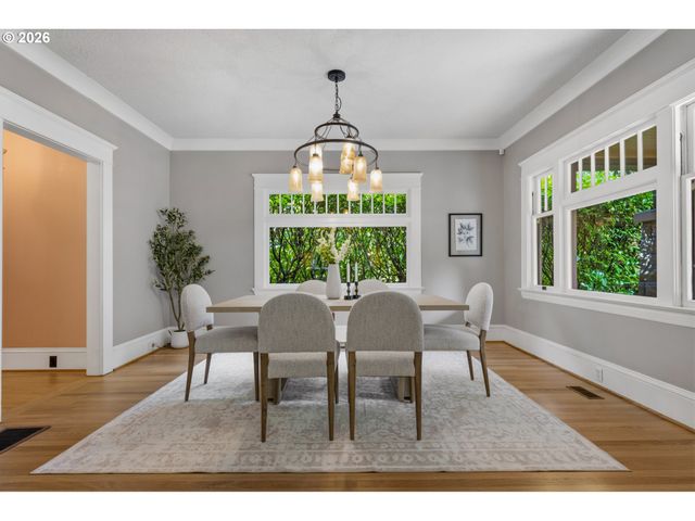 2537 Ne 18TH Ave, Portland, OR 97212