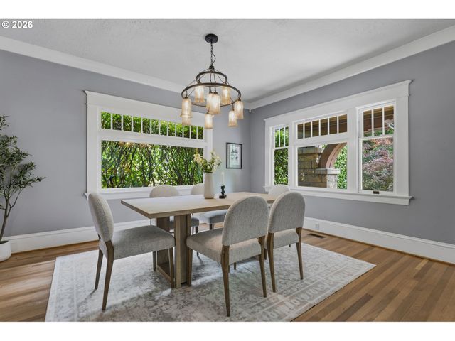 2537 Ne 18TH Ave, Portland, OR 97212