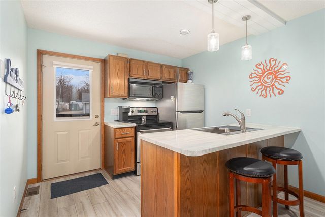 566 Lake Drive A, Coldwater, MI 49036