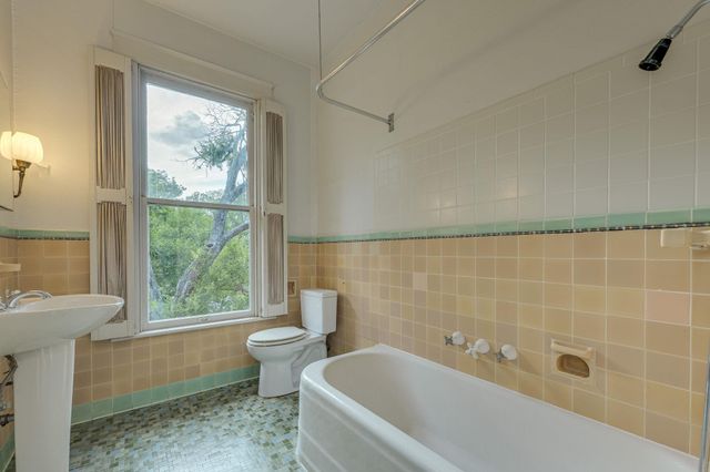614 W 32nd ST, Austin, TX 78705