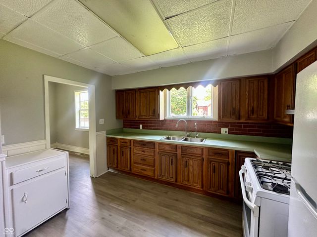 8110 S Edwards Avenue, Daleville, IN 47334