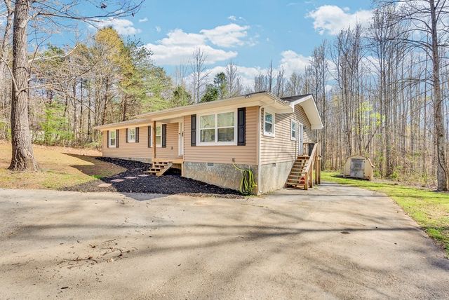520 Hickory Ln, Sparta, TN 38583