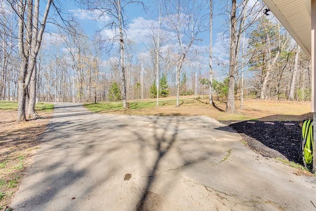 520 Hickory Ln, Sparta, TN 38583