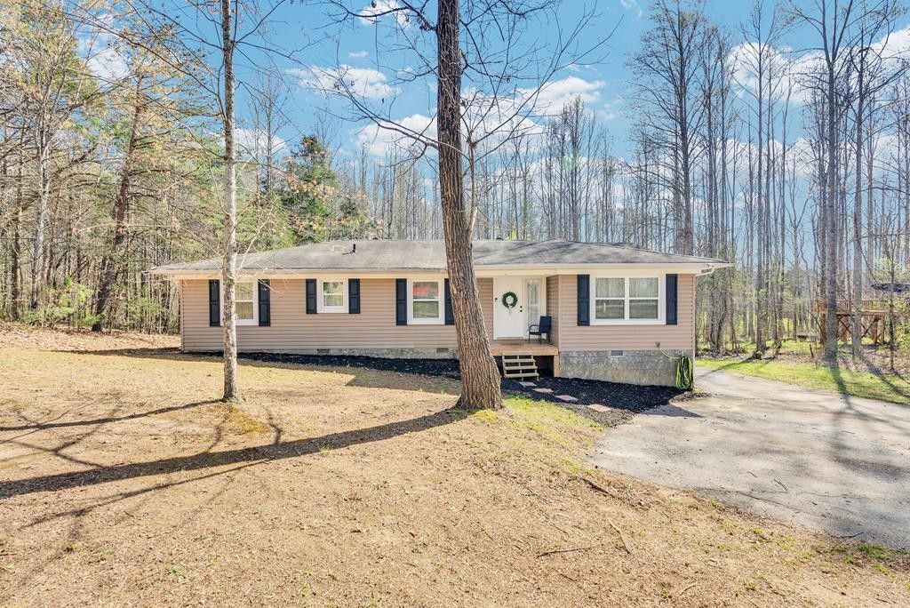 520 Hickory Ln, Sparta, TN 38583
