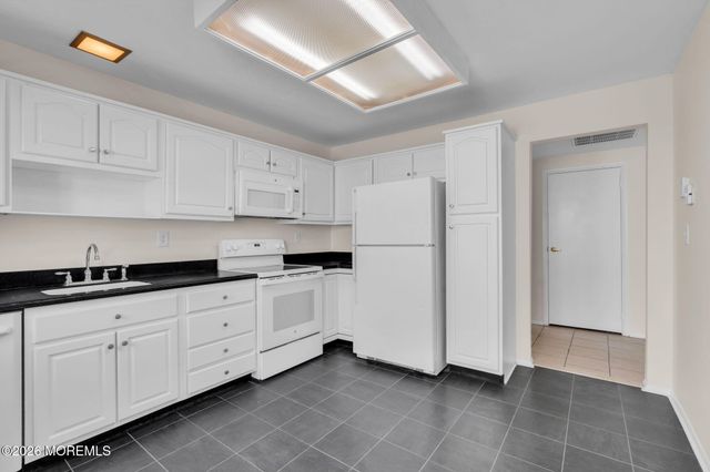 63 Sandhurst Street, Manchester, NJ 08759