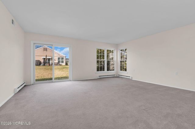 63 Sandhurst Street, Manchester, NJ 08759