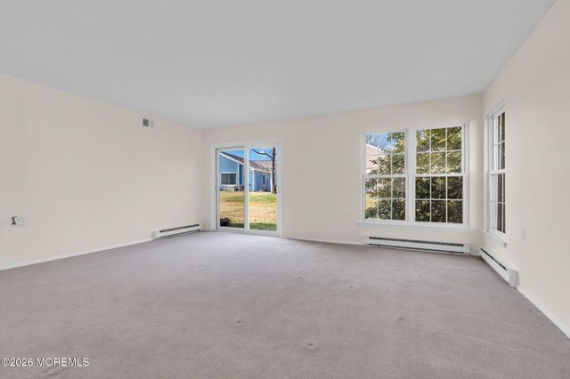 63 Sandhurst Street, Manchester, NJ 08759