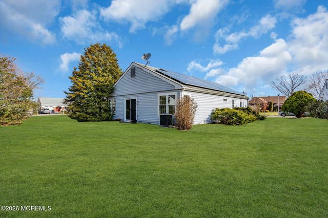 63 Sandhurst Street, Manchester, NJ 08759