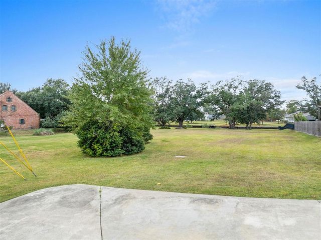 3902 Buccaneer Ln Lane, Lake Charles, LA 70605
