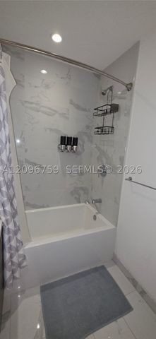 851 NE 1st Ave 2104, Miami, FL 33132