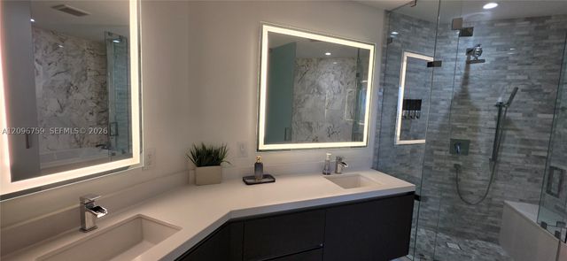 851 NE 1st Ave 2104, Miami, FL 33132