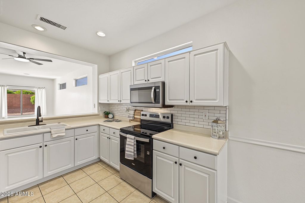 17226 N Firestone Lane, Surprise, AZ 85374 — photo 2