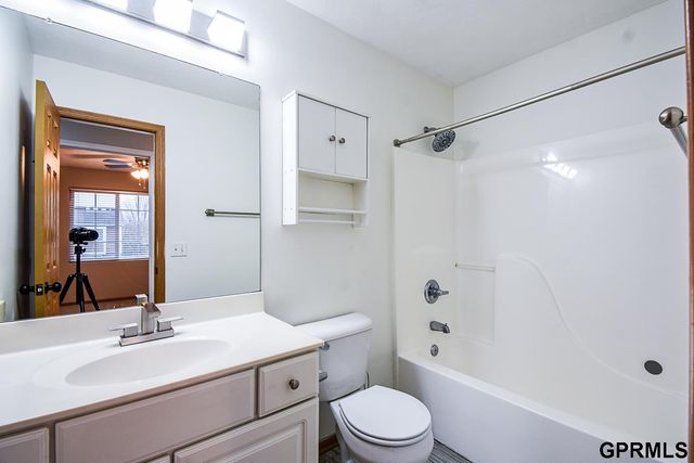 7724 Fillmore Street, Omaha, NE 68122