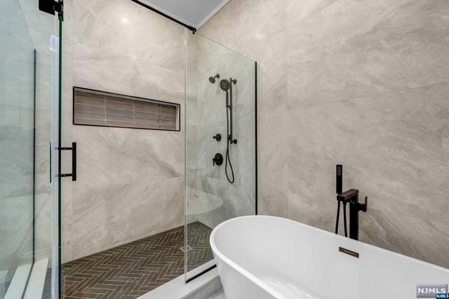 109 Henry Avenue B, Palisades Park, NJ 07650
