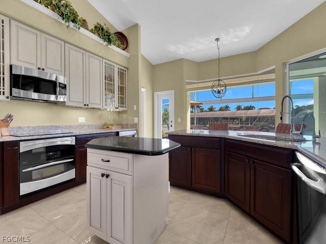 802 SW 56th ST, Cape Coral, FL 33914