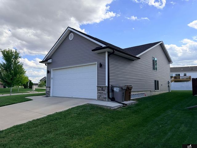 1651 Torreys Drive, Lincoln, NE 68521