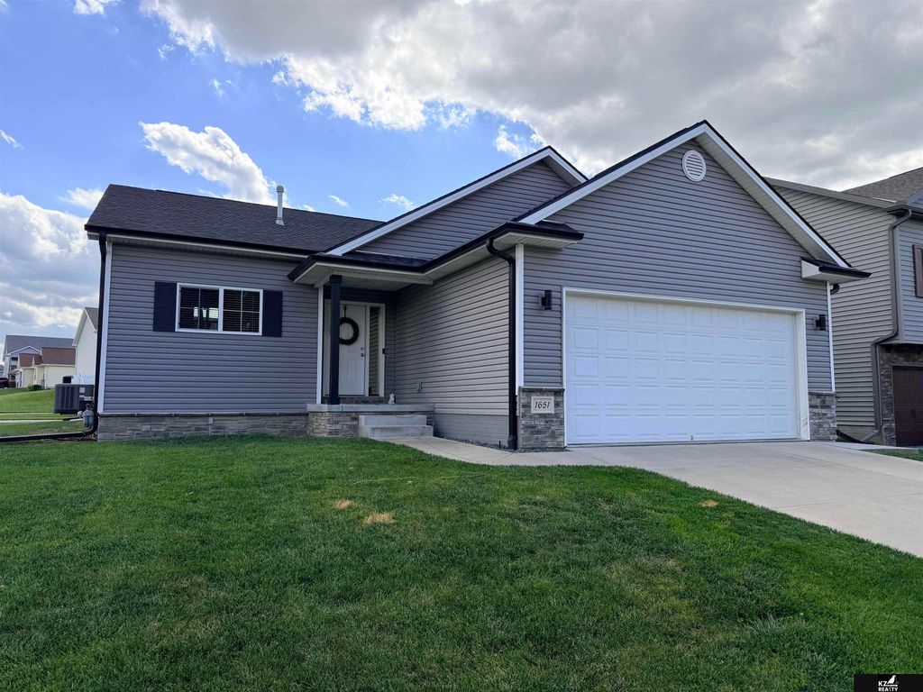 1651 Torreys Drive, Lincoln, NE 68521