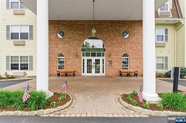 1208 Richmond 208, West Milford, NJ 07480