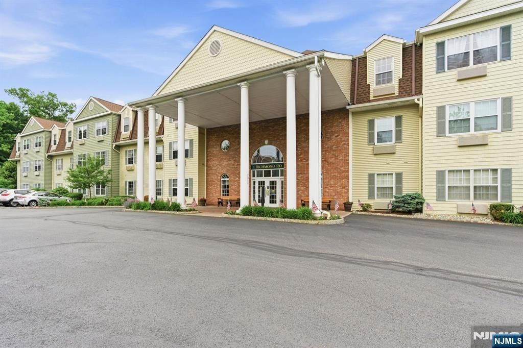 1208 Richmond 208, West Milford, NJ 07480