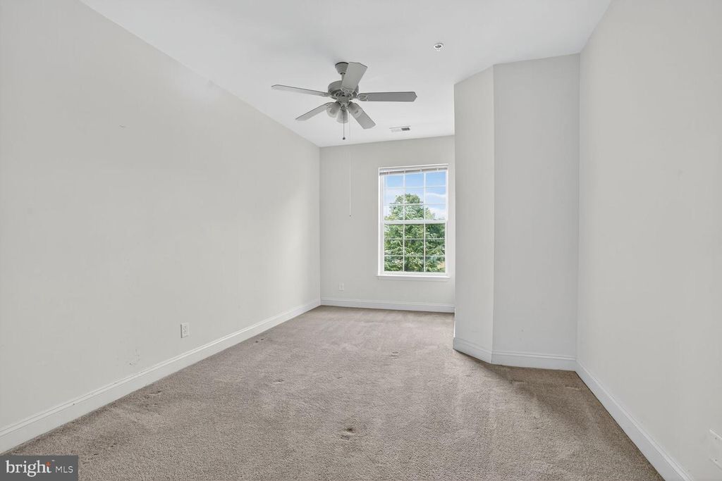 9202 CHARLESTON DR #307, Manassas, VA 20110
