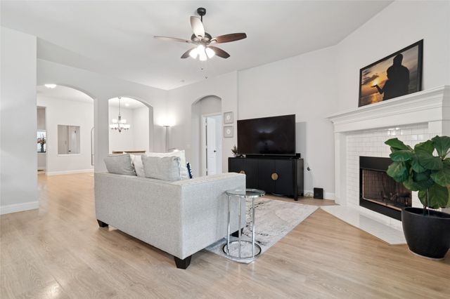 326 W Autumn Hill Bluff, Lavon, TX 75166