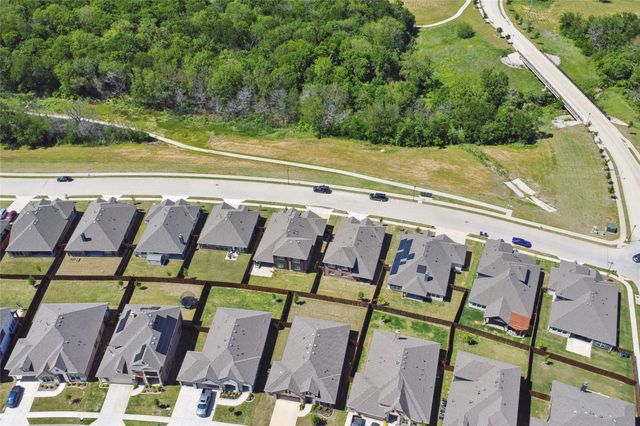 326 W Autumn Hill Bluff, Lavon, TX 75166