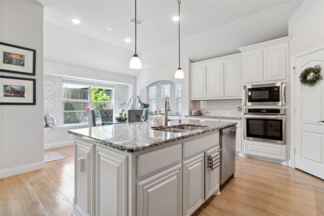 326 W Autumn Hill Bluff, Lavon, TX 75166